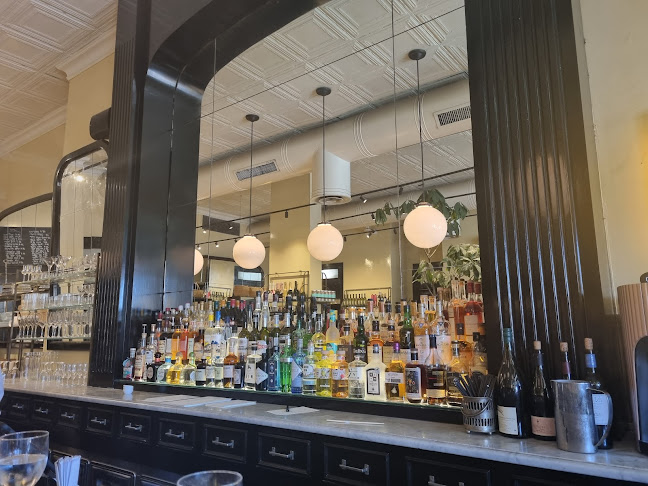 דליקטסן בראסרי - Delicatessen Brasserie - הסעדה