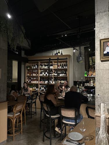 Chez Lilo לילו בר יין - תל אביב-יפו