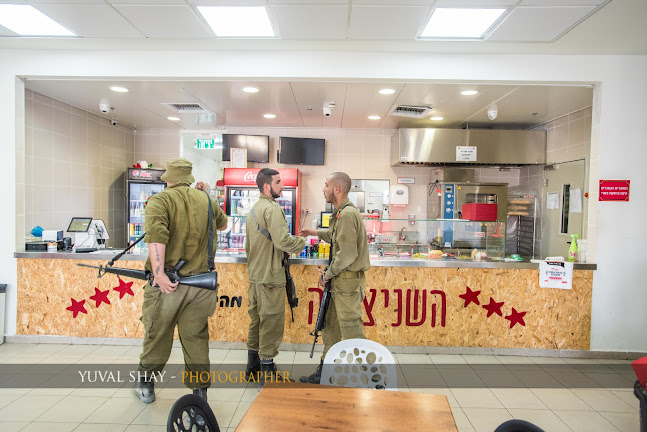 השניצליה - הסעדה