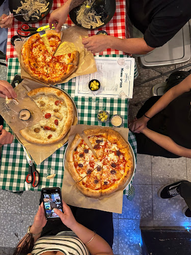 פיצה קרנבלה pizza carnevale - חולון