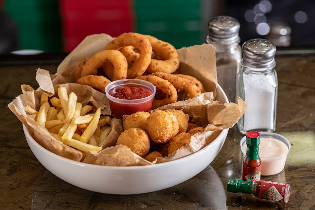 פיצה לה מוצרלה la mozzarella - הסעדה