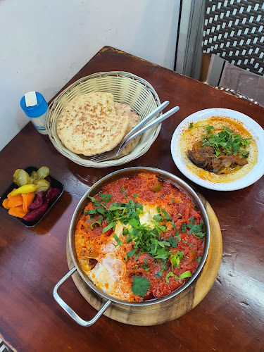 חומוס ופלאפל נ נח - הסעדה