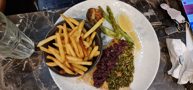 דוניס דגים ויין