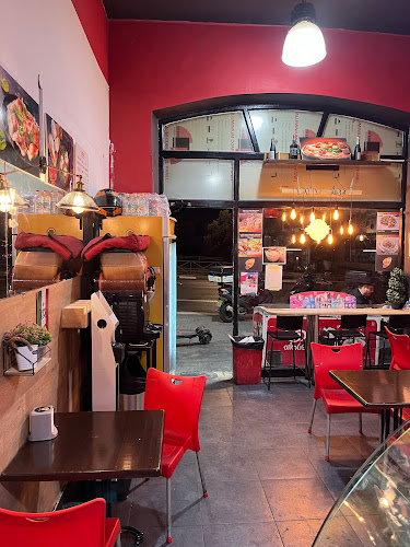 פיצרייה גבינה ועגבניה