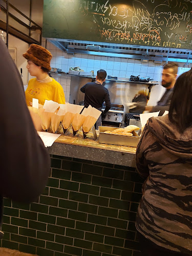 Opinii despre מזנון ברמת החיל Miznon by Eyal Shani în תל אביב-יפו - הסעדה