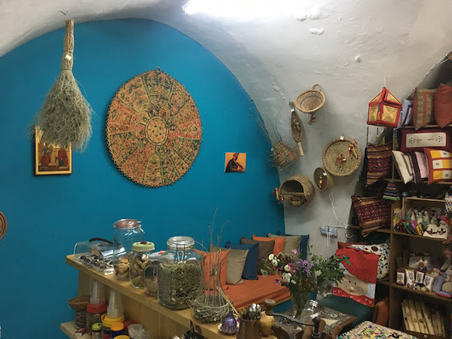 המקום של ראדה - עוגיות מסורתיות,דברי אומנות וכלים עתיקים - הסעדה