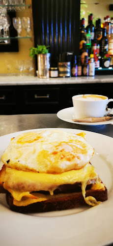 דליקטסן בראסרי - Delicatessen Brasserie - הסעדה