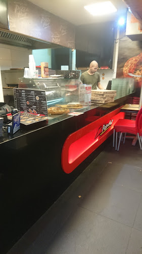 פיצה האט - הסעדה