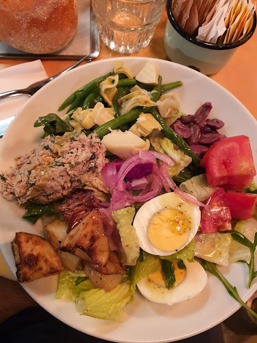 לחמנינה מרמורק - הסעדה