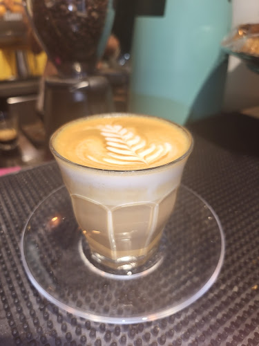 קפטיש – קפה קלוי במקום בתל אביב. Cafetish – Neighborhood Coffee Roastery in Tel Aviv