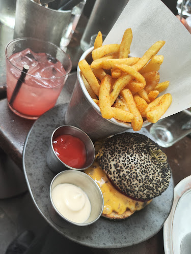 Comentarii opinii despre הרצל 16