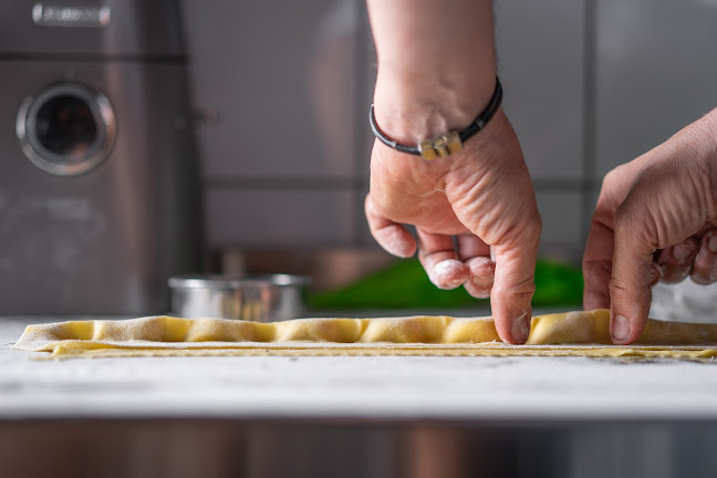 מגדלי בסר, פתח תקווה