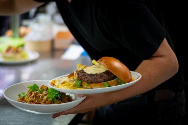 דיקסי גריל בר