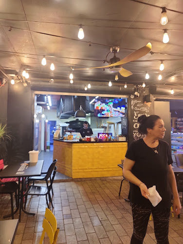 Opinii despre יש פה פיצה în נהריה - הסעדה