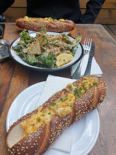 אדמונד קפה - הסעדה