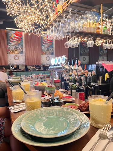 טנדורי Lands End TLV - הסעדה