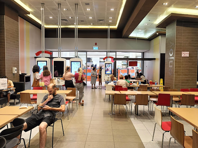 מקדונלד'ס - גרנד קניון חיפה מתחם המסעדות קומה 3 - הסעדה