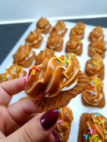 אוראל משה - קונדיטוריה, עוגות מעוצבות וקינוחים בהזמנה אישית - הסעדה