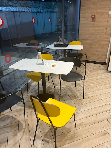 מקדונלד'ס - עמק סנטר - הסעדה