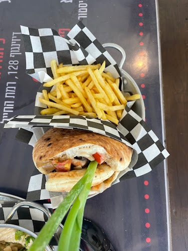 רחוב זאב ז'בוטינסקי 8, רמת גן