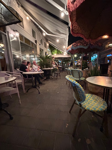 אוליב קורנר - הסעדה