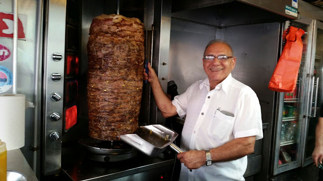 פונדק הרצל שווארמה כיד המלך - הסעדה