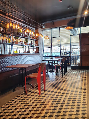 Sukar khafef - הסעדה