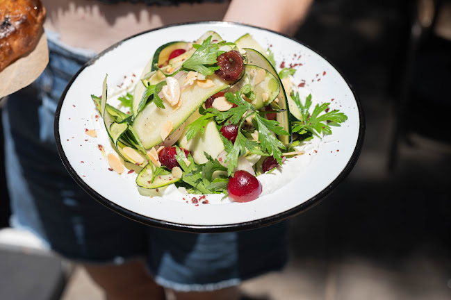 ביצ'יקלטה - הסעדה