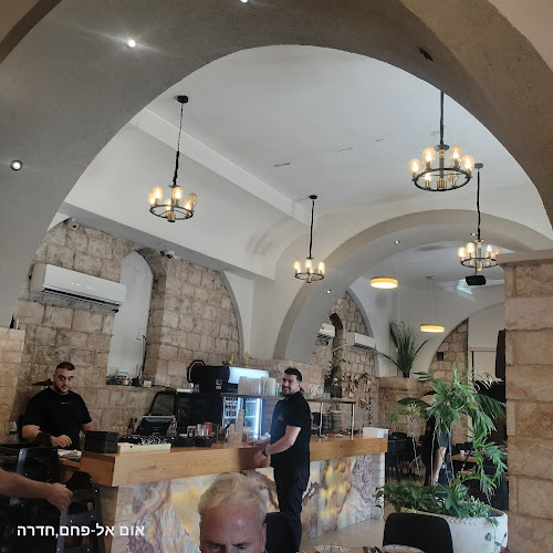 אל באבור - הסעדה