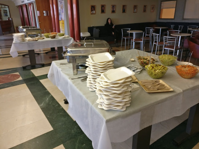 קייטרינג מגשי אירוח איט איט eatit catering - הסעדה