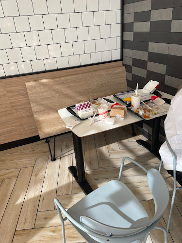 Opinii despre מקדונלד'ס - שער פלמר în חיפה - הסעדה