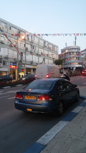 חיים עוזר 30, פתח תקווה