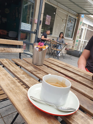 Station 40 - הסעדה