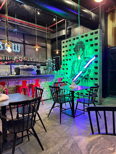 Rainbow California - הסעדה