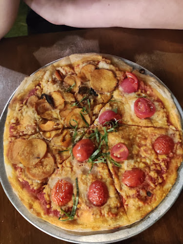 שבתאי פיצה ובירה אבן יהודה - הסעדה