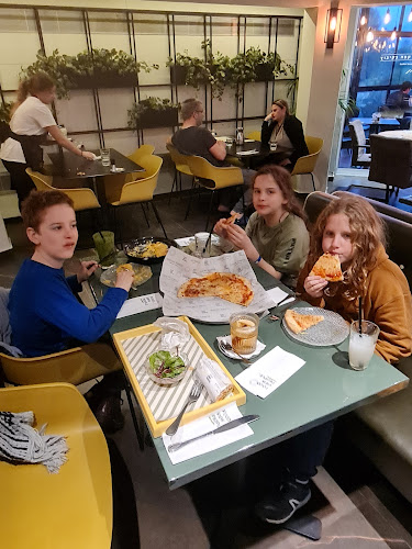 בין המטעים | קפה בקיבוץ - רמת רחל