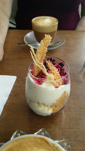 קפה פועה - הסעדה