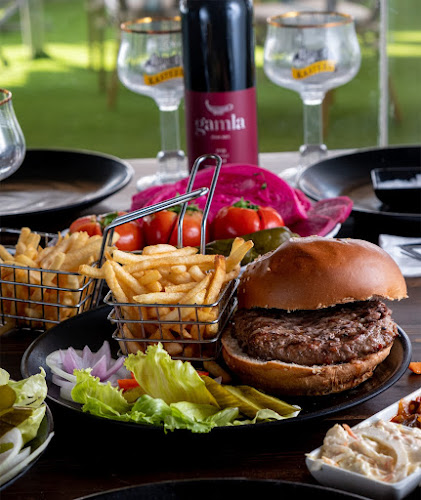 טריו - הסעדה