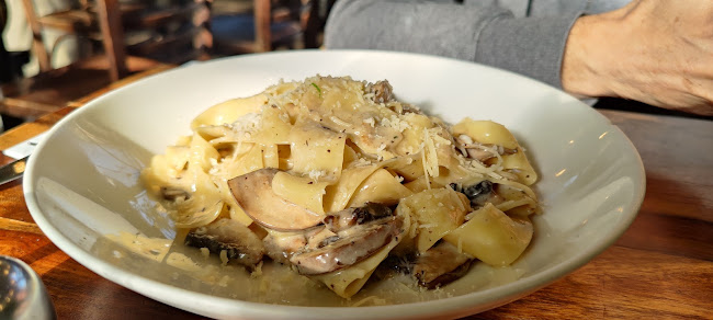 Tree Brasserie - הסעדה