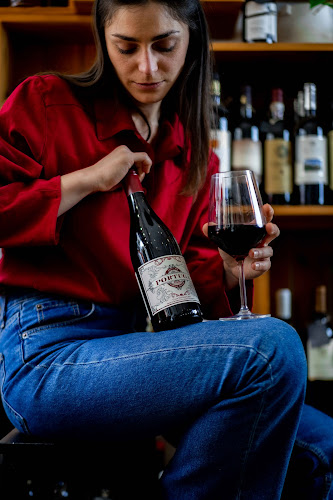 מנו וינו - חנות יין בגבעתיים - הסעדה