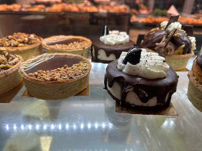 לעלוב בייקרי אנד מור