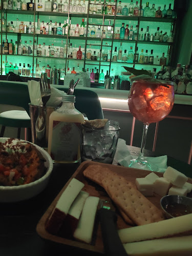 ג'ין קלאב סאפרים - תל אביב-יפו