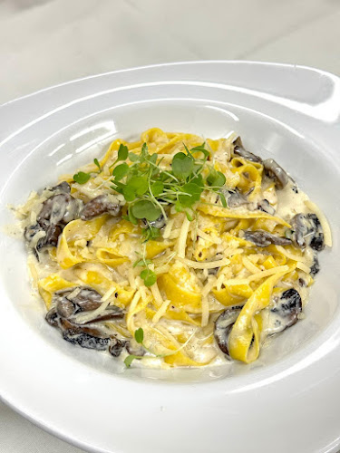 רק דגים - הסעדה