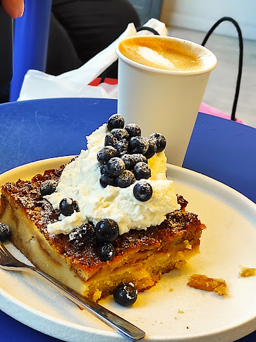 Comentarii opinii despre Alon Shabo Store (אלון שבו חנות וקונדיטוריה שינקין)