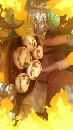 יומנגס כפר סבא - הסעדה