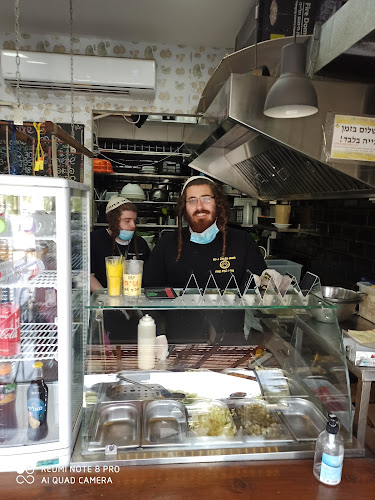 חומוס ופלאפל נ נח - הסעדה