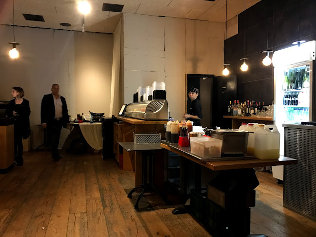 מסעדה אסייתית - סורה סושי לאונג'✔️אוכל אסייתי✔️סושי - גבעתיים