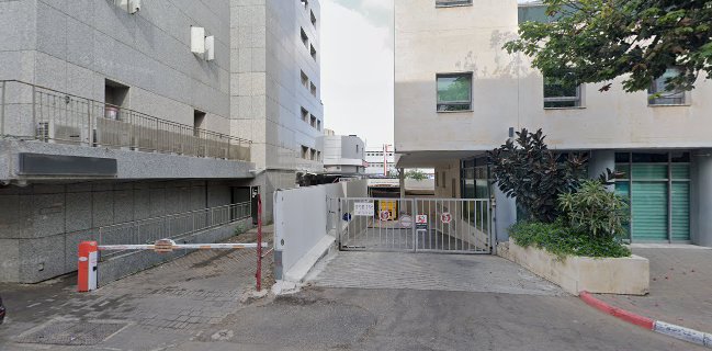 הזירה" דאנס-בר בע"מ