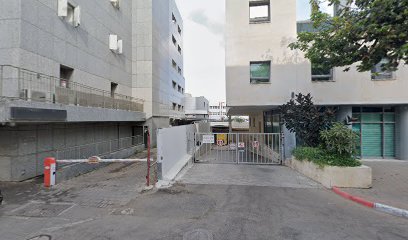 הזירה" דאנס-בר בע"מ