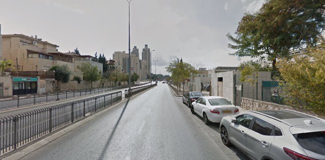 Opinii despre צ׳יקן בורגר în ירושלים - הסעדה